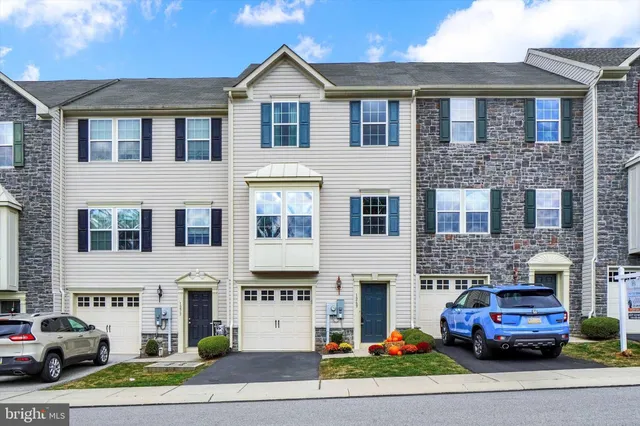 $284,900 | 1269 Stonehaven Way, Unit 83, York, PA 17403