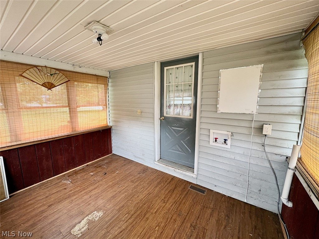 6014 North Ridge Road West Ashtabula, OH 44004 - Photo 21 of 43 Enclosed Back Porch/Laundry