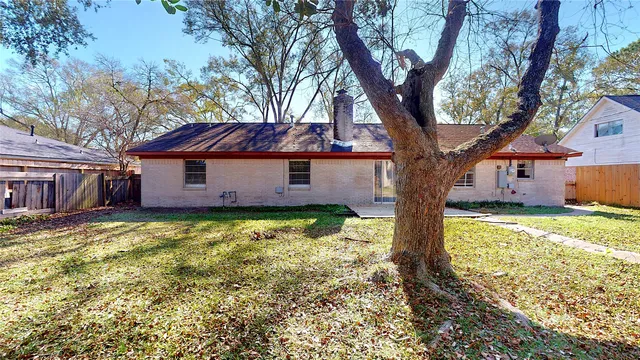 a view of a house with a large tree