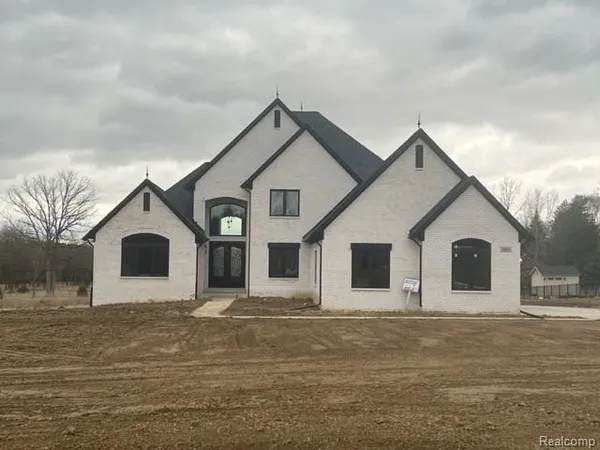 $1,475,000 | 1 Bur Oak Lane, Oakland, MI 48363
