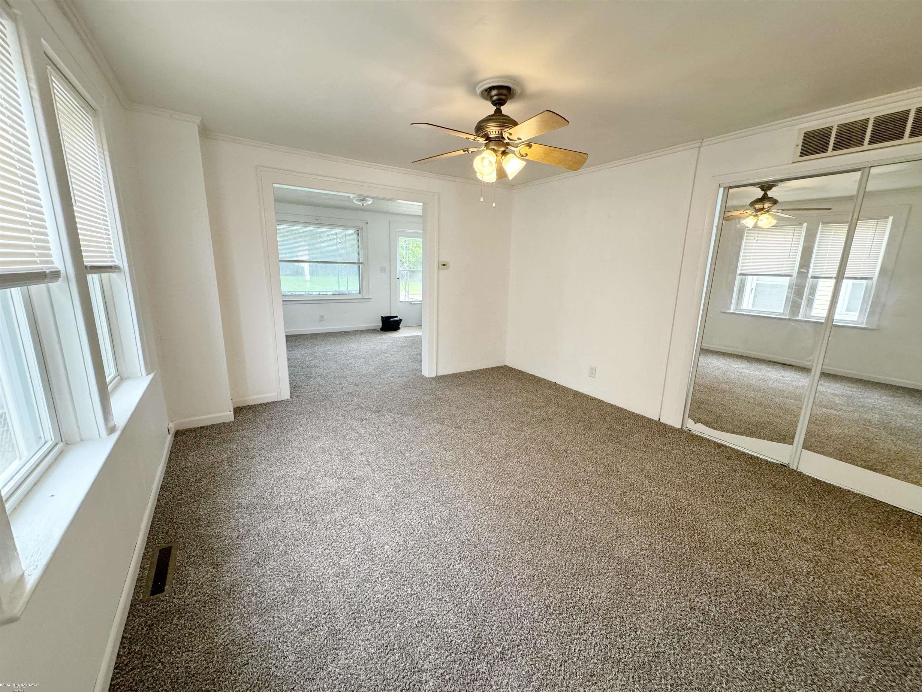 22141 Cushing Avenue Eastpointe, MI 48021 - Photo 8 of 21