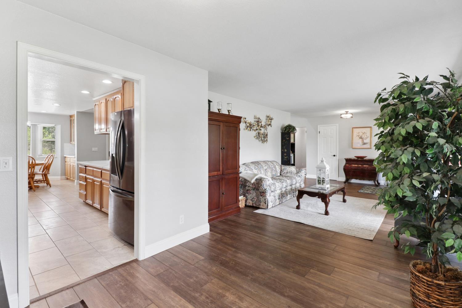 10576 Sheldon Road Elk Grove, CA 95624 - Photo 10 of 74