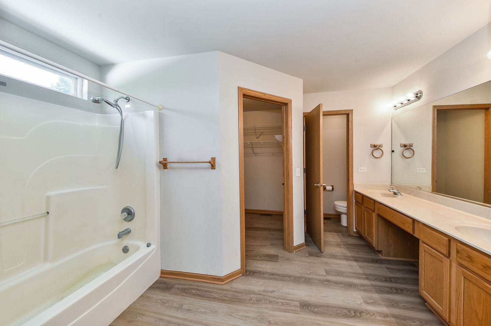 732 Robertson Road South Elgin, IL 60177 - Photo 12 of 37 a spacious bathroom with a tub shower and sink