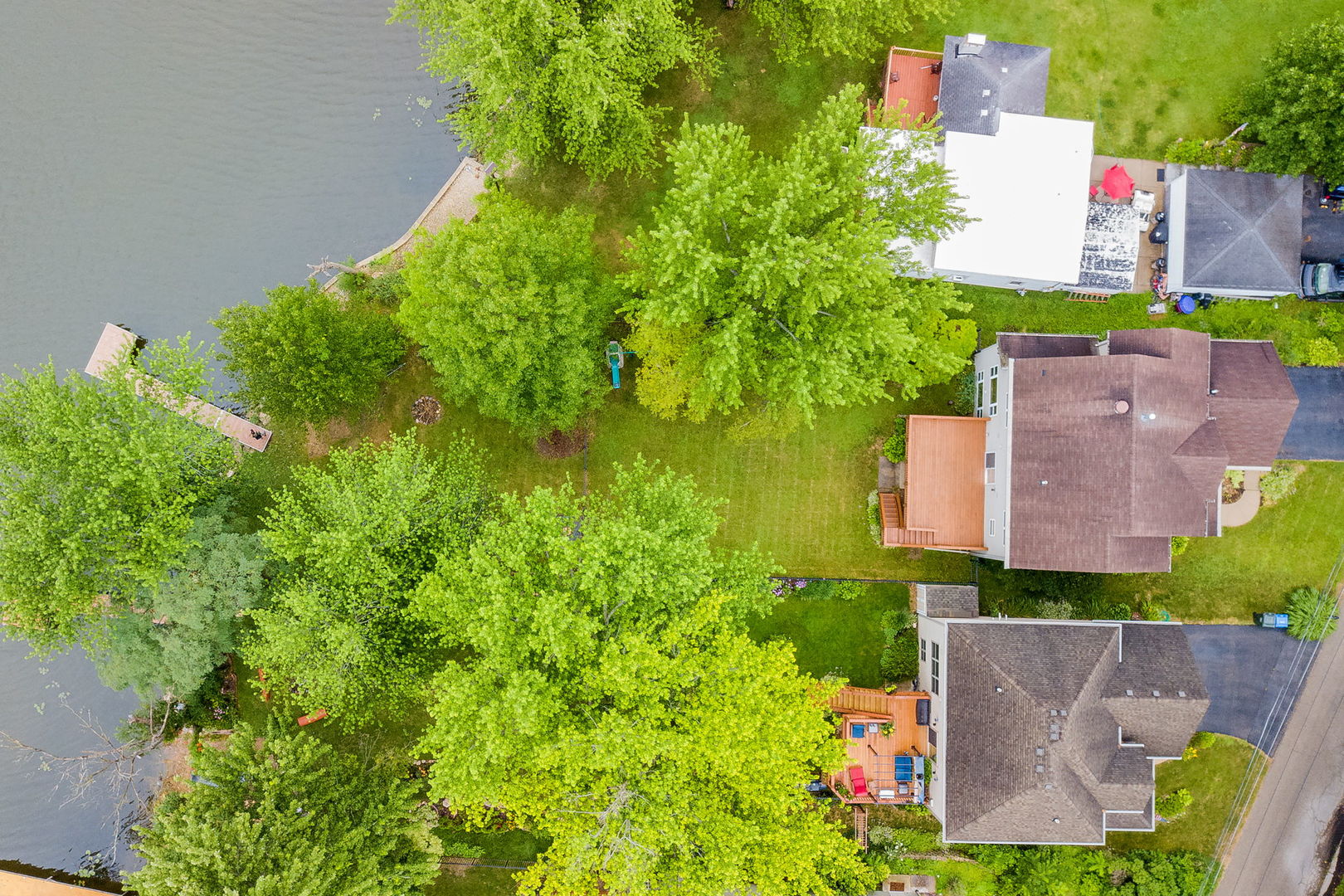 732 Robertson Road South Elgin, IL 60177 - Photo 31 of 37 an aerial view of a house with a yard and garden