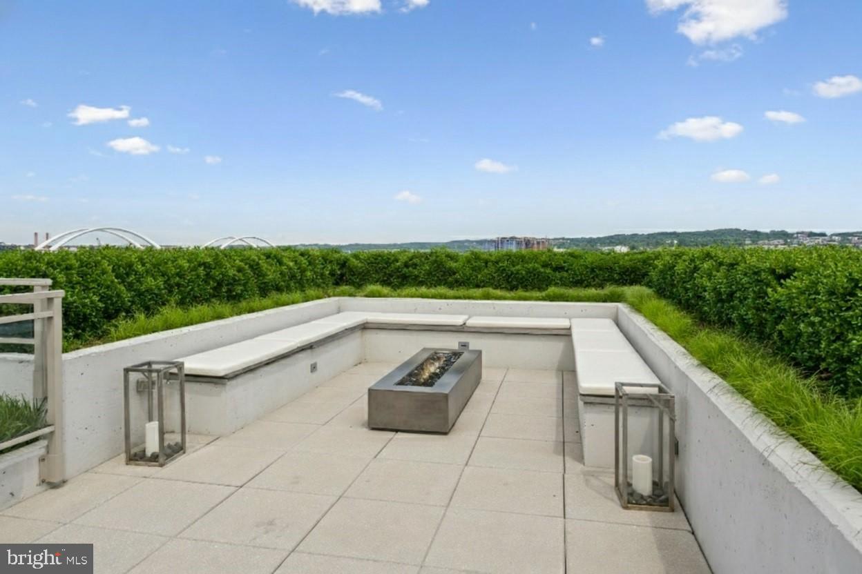88 V Street Southwest, Unit 313 Washington, DC 20024 - Photo 23 of 38 a view of terrace with lawn chairs and iron fence