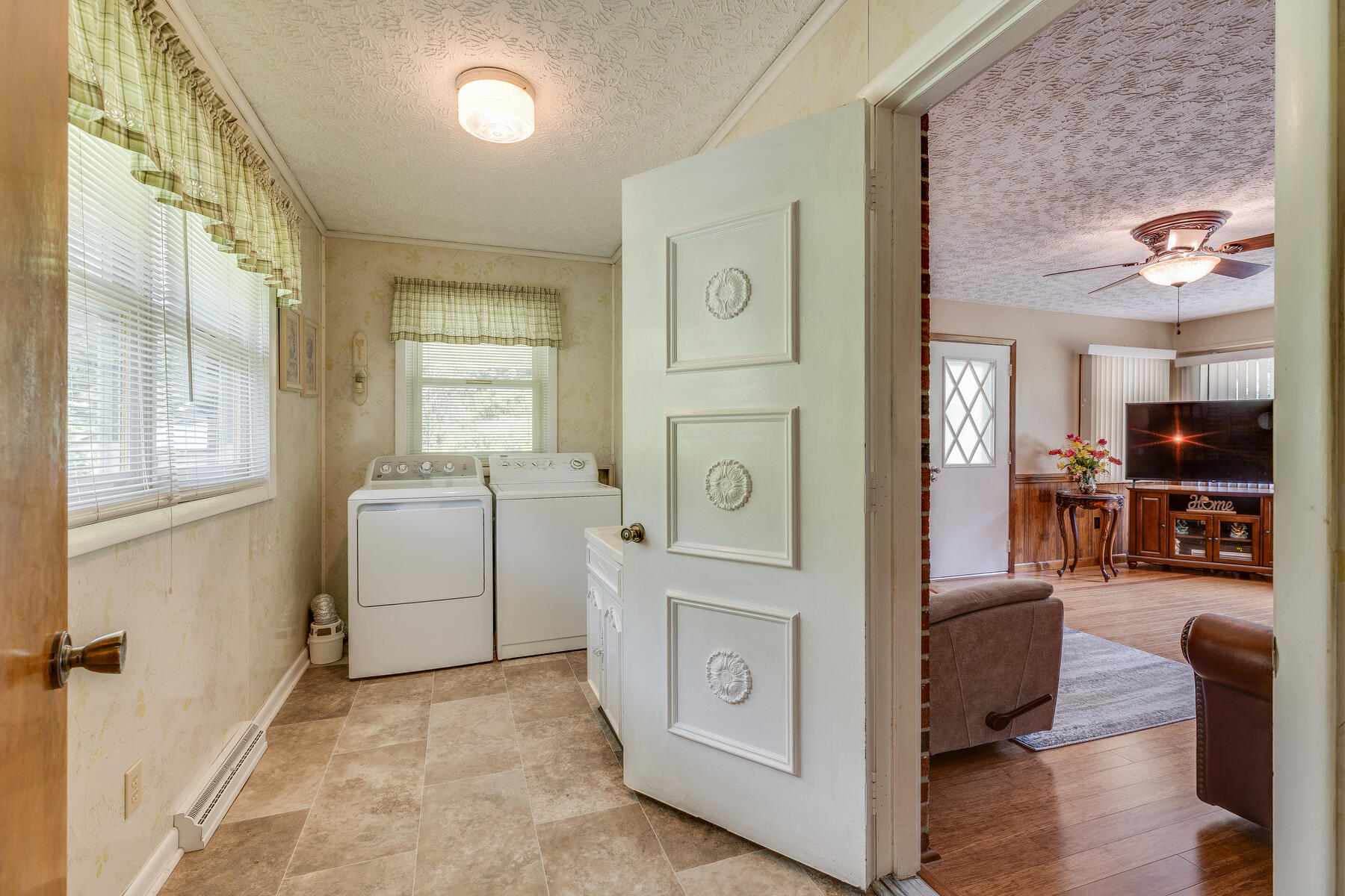 8156 Fairview Road Duffield, VA 24244 - Photo 11 of 61 015