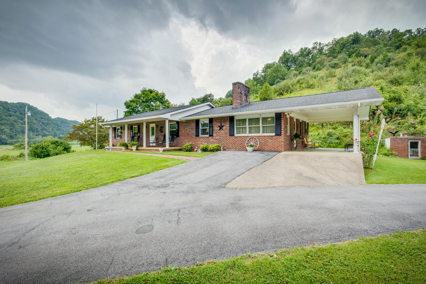 8156 Fairview Road Duffield, VA 24244 - Photo 2 of 61 002