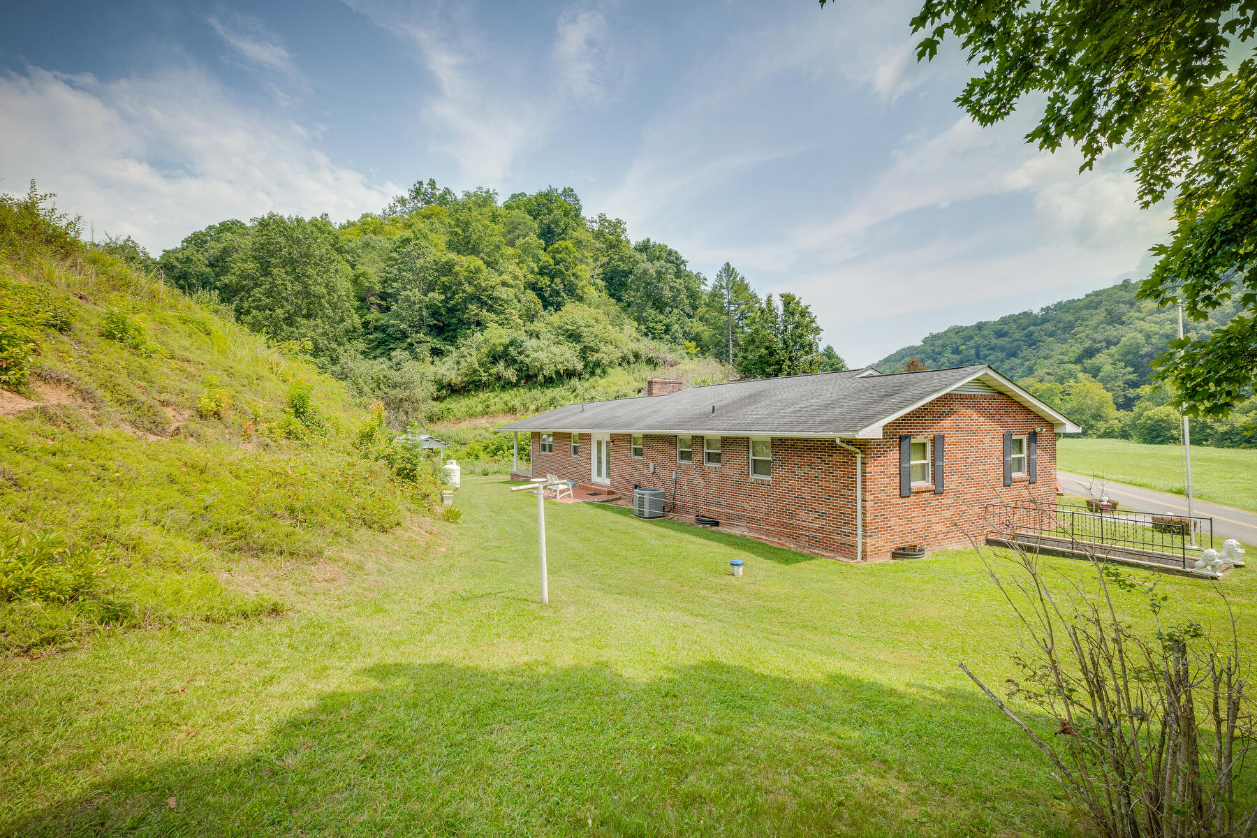 8156 Fairview Road Duffield, VA 24244 - Photo 31 of 61 032
