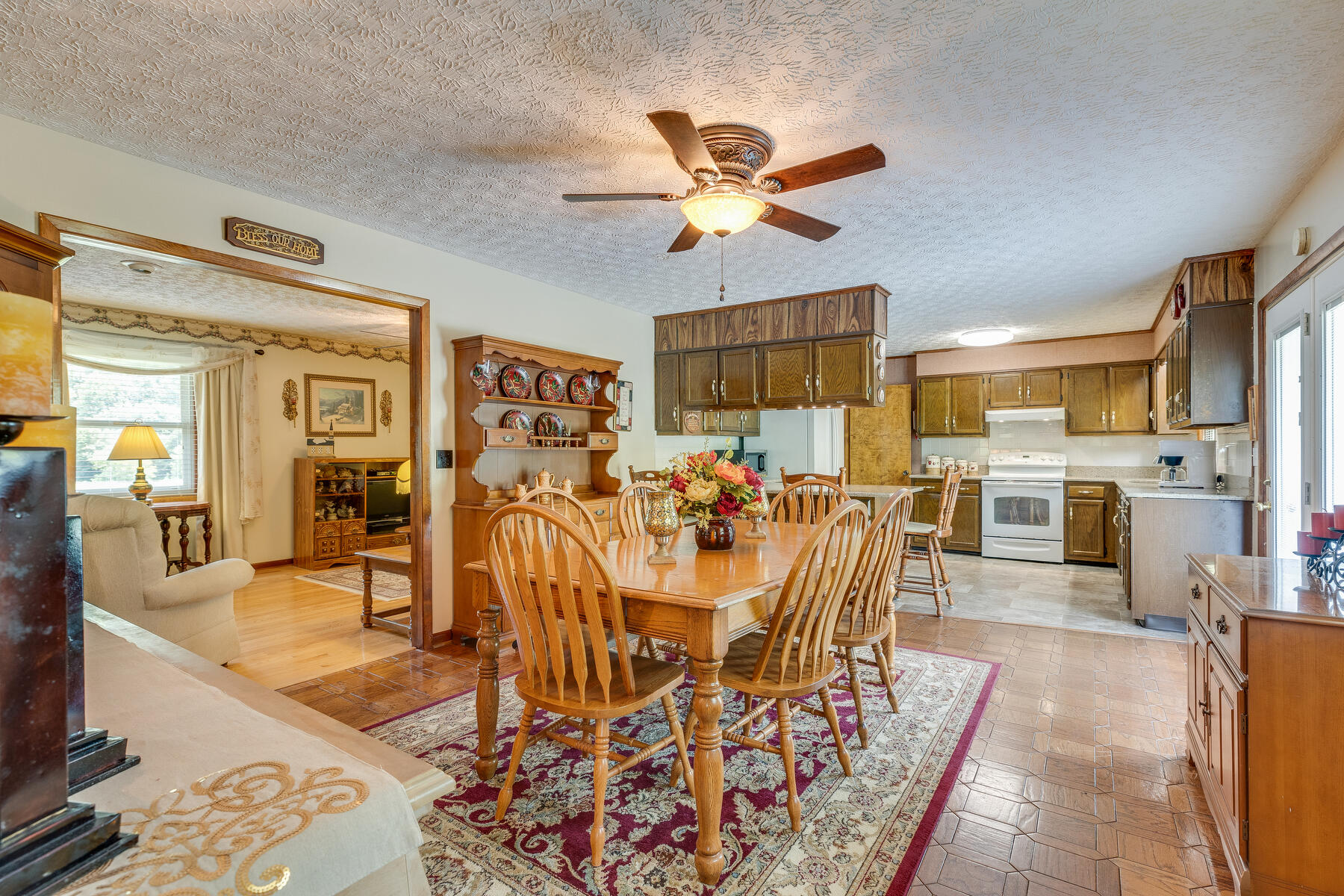 8156 Fairview Road Duffield, VA 24244 - Photo 6 of 61 010