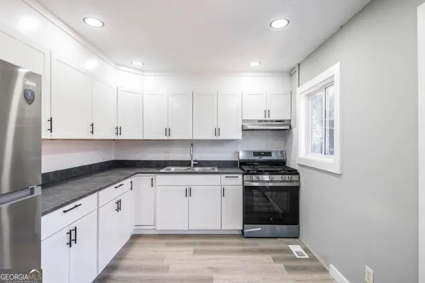 a kitchen with stainless steel appliances granite countertop a stove and a granite counter tops