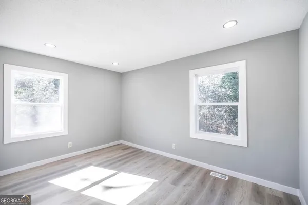 a view of empty room with window