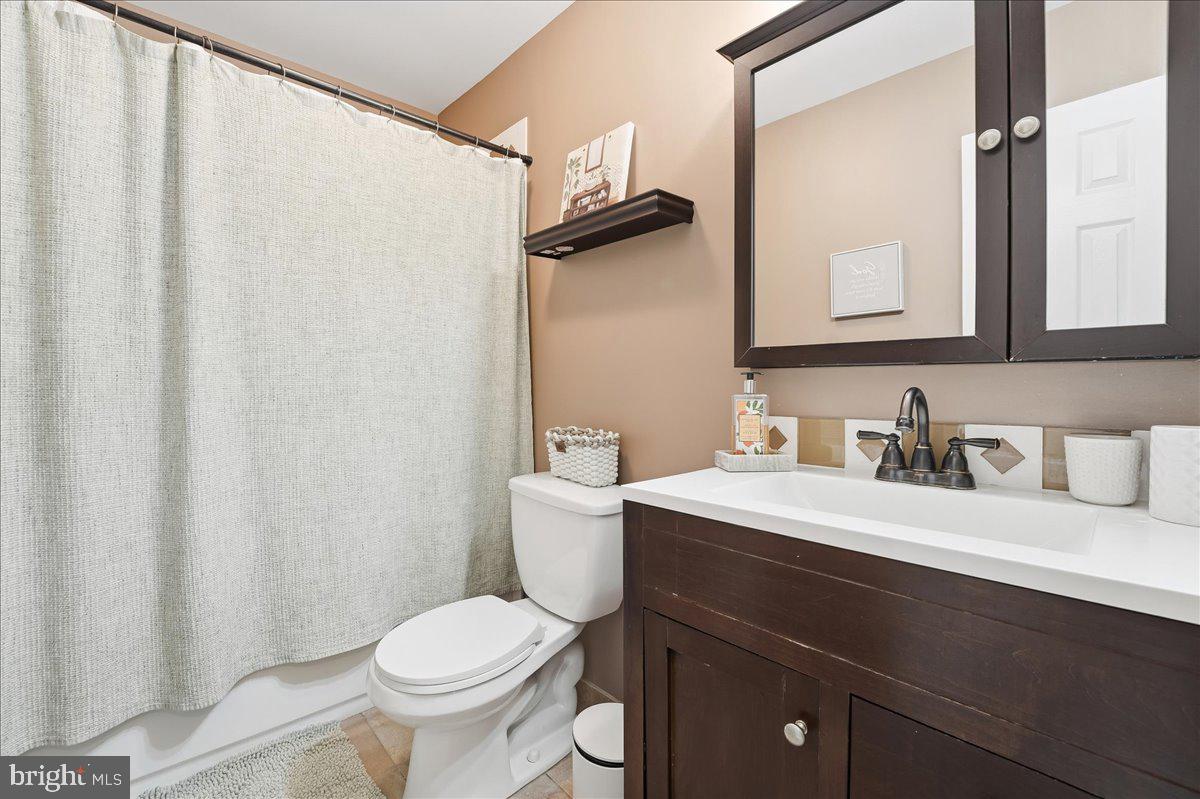 159 Henderson Place Hightstown, NJ 08520 - Photo 22 of 32 a bathroom with a sink a toilet and a mirror