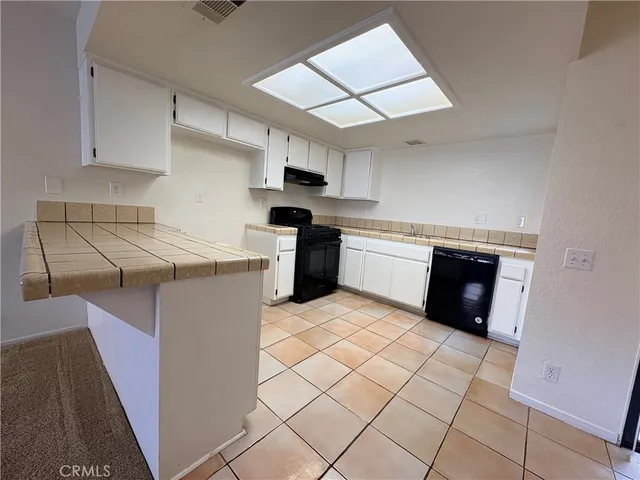 $1,950 | 1739 West Ave J, Unit 1, Lancaster, CA 93534