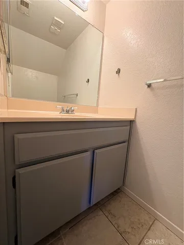 $1,950 | 1739 West Ave J, Unit 1, Lancaster, CA 93534