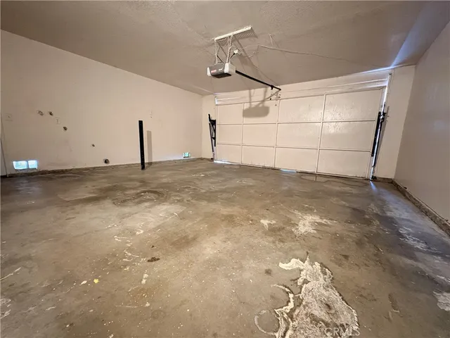 $1,950 | 1739 West Ave J, Unit 1, Lancaster, CA 93534