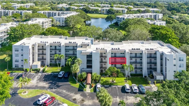 $2,200 | 9340 Lagoon Place, Unit 304, Davie, FL 33324