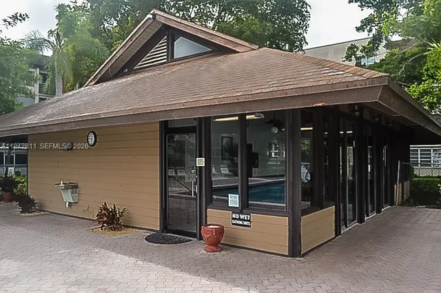 $2,200 | 9340 Lagoon Place, Unit 304, Davie, FL 33324