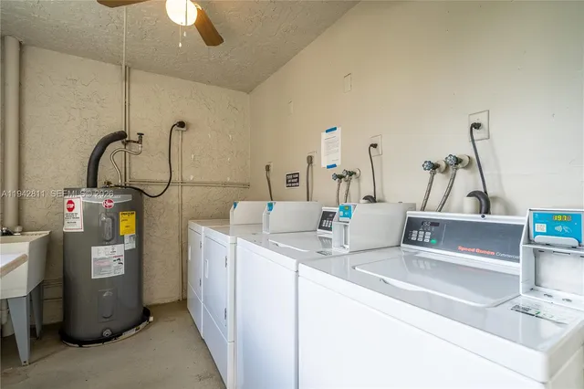 $2,200 | 9340 Lagoon Place, Unit 304, Davie, FL 33324