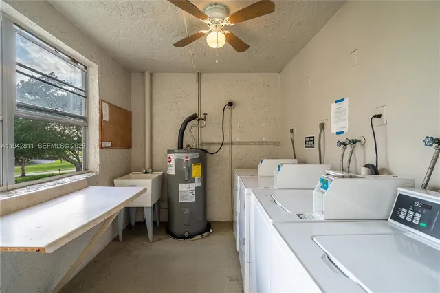 $2,200 | 9340 Lagoon Place, Unit 304, Davie, FL 33324