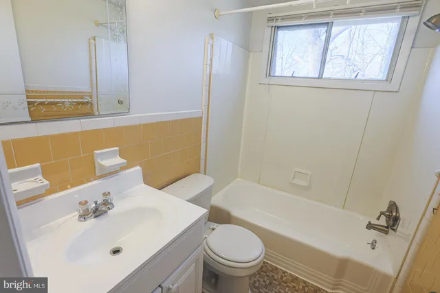 $2,600 | 6226 Woodcrest Avenue, Baltimore, MD 21209