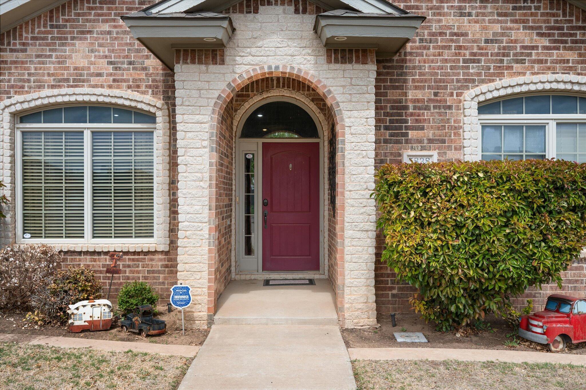 5838 101st Street Lubbock, TX 79424 - Photo 9 of 37 a front view of a house with a garden