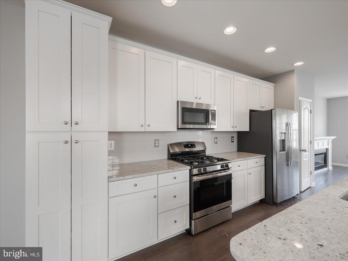 2305 Maci's Circle Warrington, PA 18976 - Photo 8 of 26