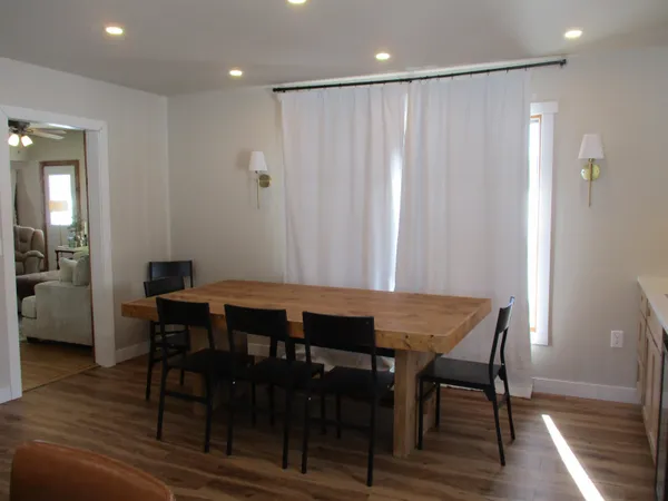 $639,900 | E10056 County C, North Freedom, WI 53951