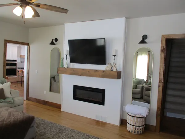 $639,900 | E10056 County C, North Freedom, WI 53951