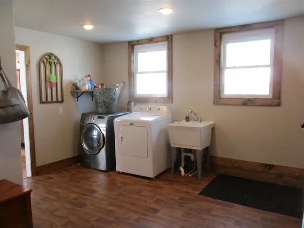 $639,900 | E10056 County C, North Freedom, WI 53951