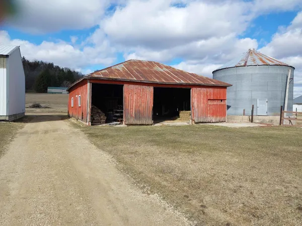 $639,900 | E10056 County C, North Freedom, WI 53951