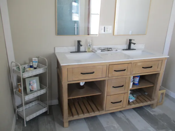 $639,900 | E10056 County C, North Freedom, WI 53951