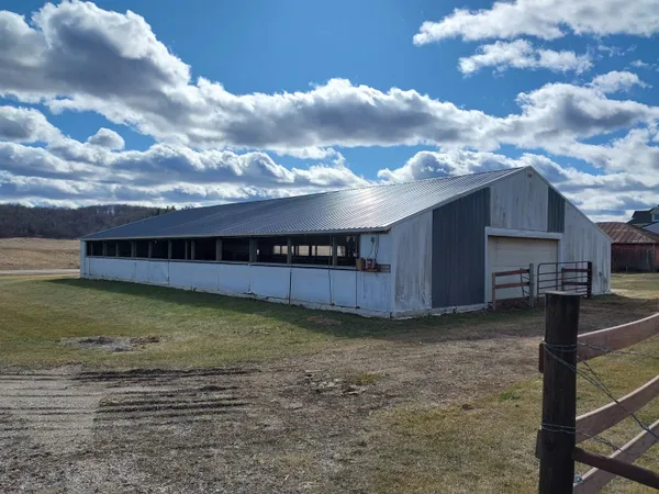 $639,900 | E10056 County C, North Freedom, WI 53951