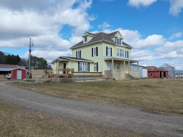 $639,900 | E10056 County C, North Freedom, WI 53951