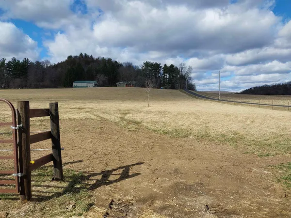 $639,900 | E10056 County C, North Freedom, WI 53951