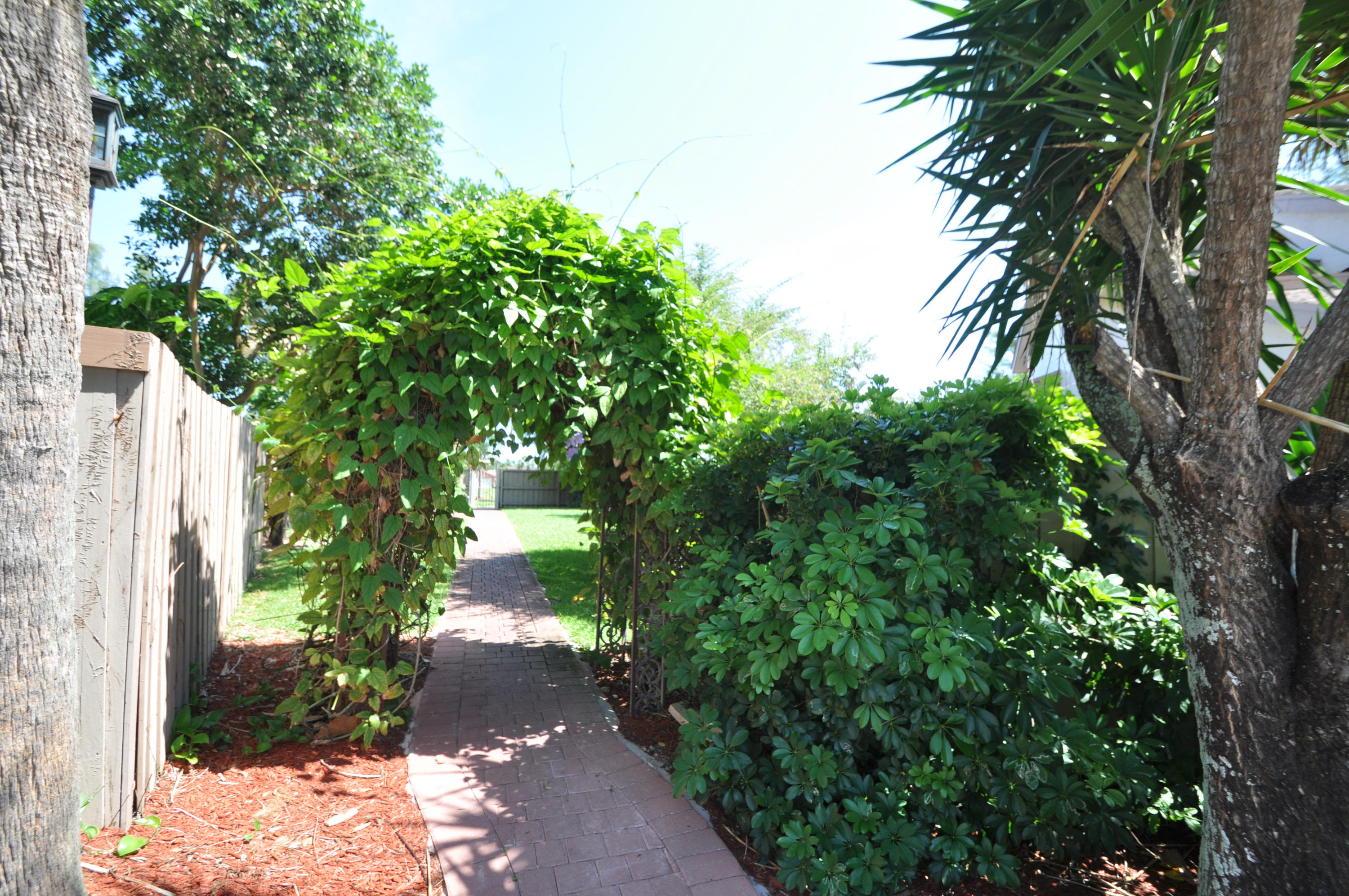 7527 Sierra Drive East Boca Raton, FL 33433 - Photo 25 of 27 DSC_0550