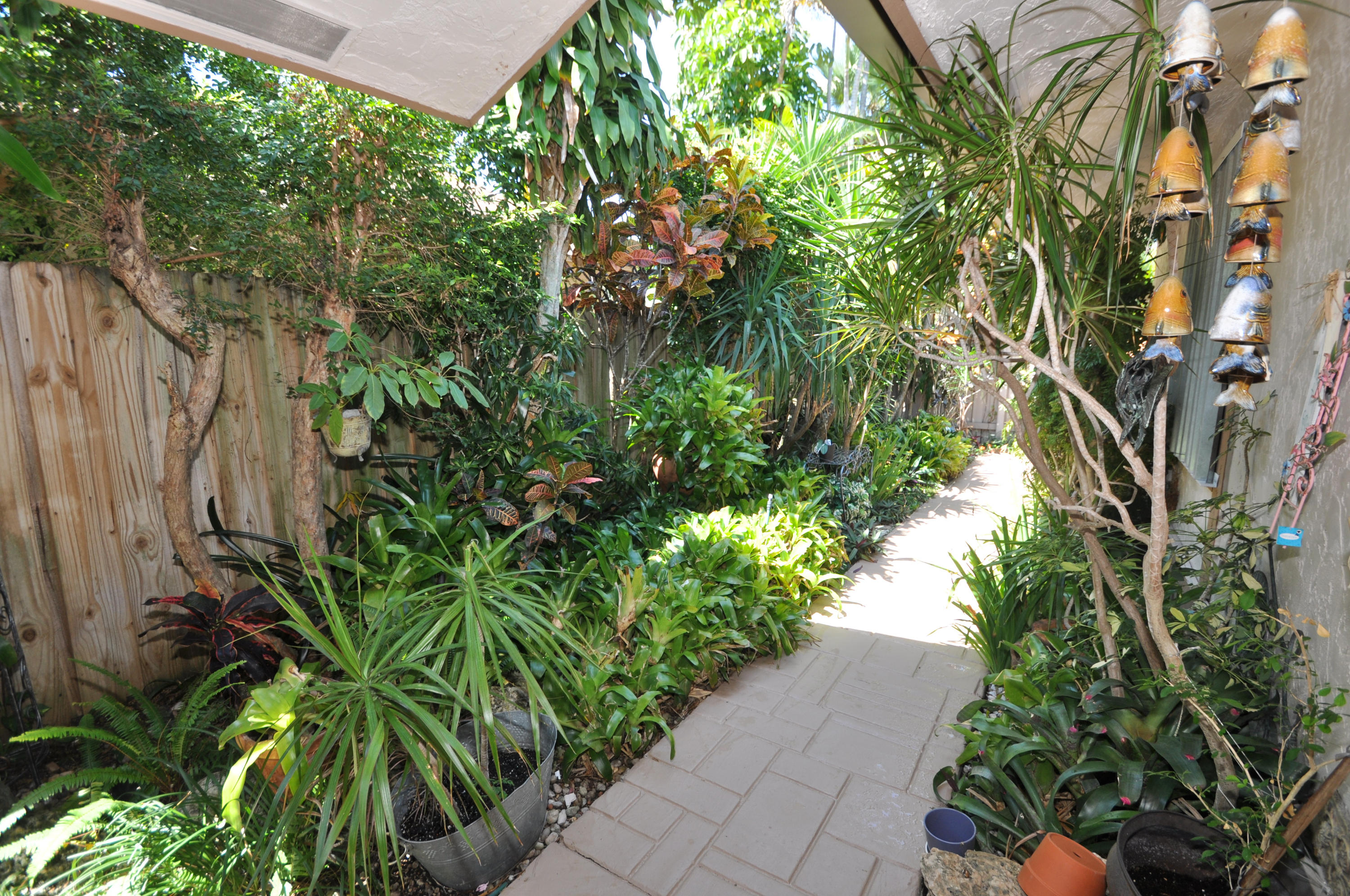 7527 Sierra Drive East Boca Raton, FL 33433 - Photo 3 of 27 DSC_0545