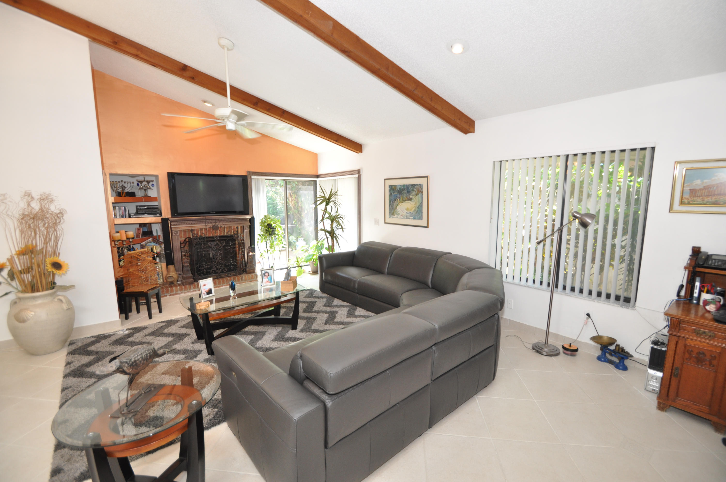 7527 Sierra Drive East Boca Raton, FL 33433 - Photo 5 of 27 DSC_0510