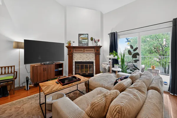 $1,600 | 3840 Far W Boulevard, Unit 319, Austin, TX 78731