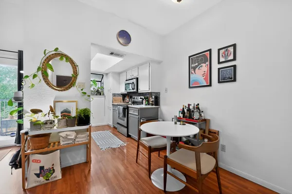 $1,600 | 3840 Far W Boulevard, Unit 319, Austin, TX 78731