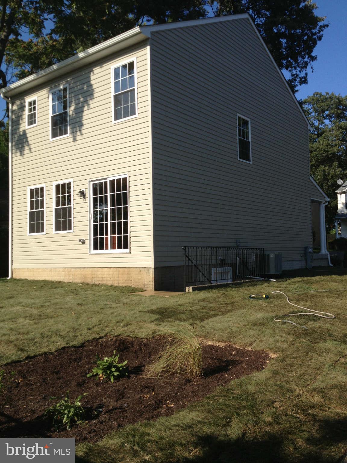 7790 East Shore Road Pasadena, MD 21122 - Photo 2 of 17 Exterior (Rear)