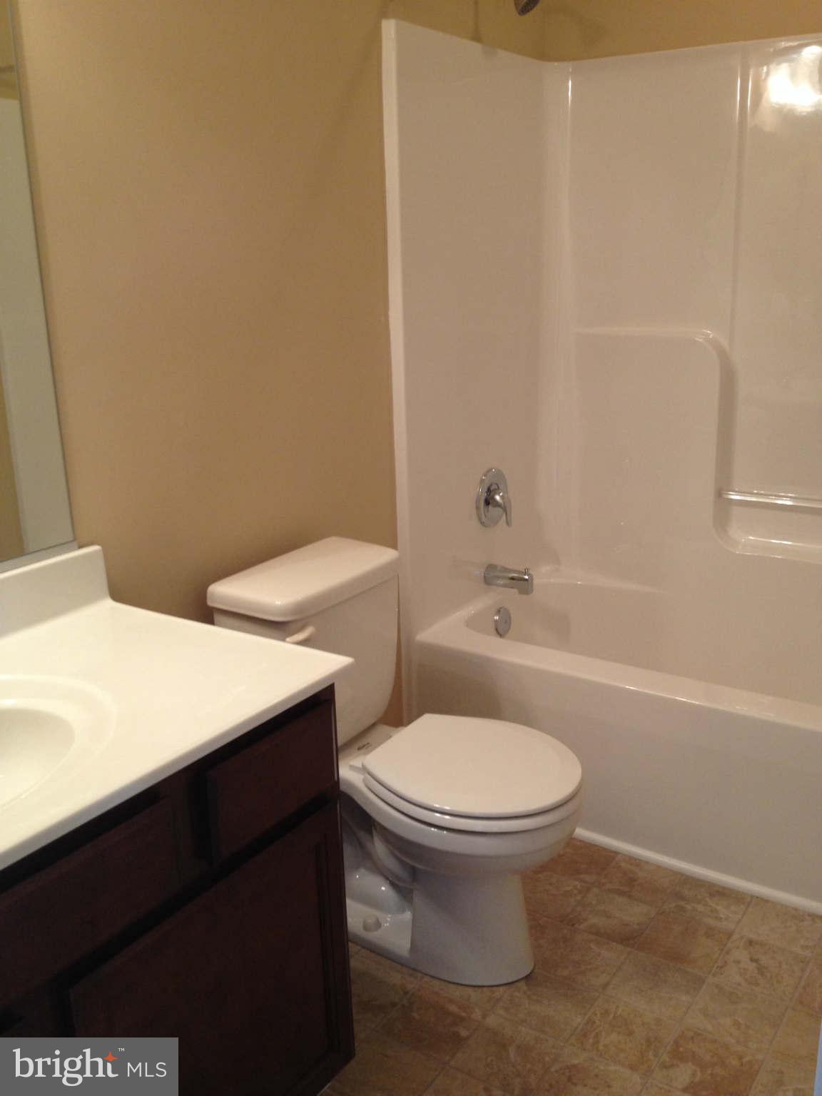 7790 East Shore Road Pasadena, MD 21122 - Photo 14 of 17 Bath (Master)