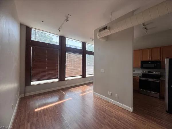 $1,250 | 220 East Market Street, Unit 206, Greensboro, NC 27401