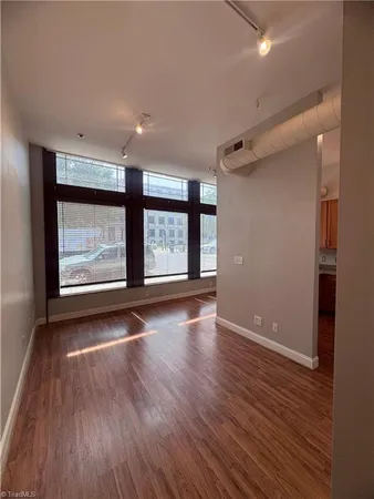 $1,250 | 220 East Market Street, Unit 206, Greensboro, NC 27401