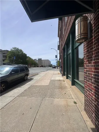 $1,250 | 220 East Market Street, Unit 206, Greensboro, NC 27401