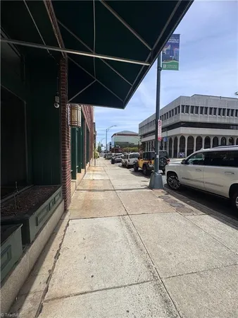 $1,250 | 220 East Market Street, Unit 206, Greensboro, NC 27401