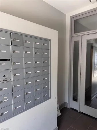 $1,250 | 220 East Market Street, Unit 206, Greensboro, NC 27401