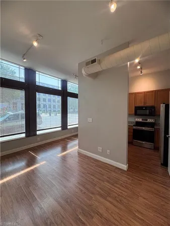$1,250 | 220 East Market Street, Unit 206, Greensboro, NC 27401