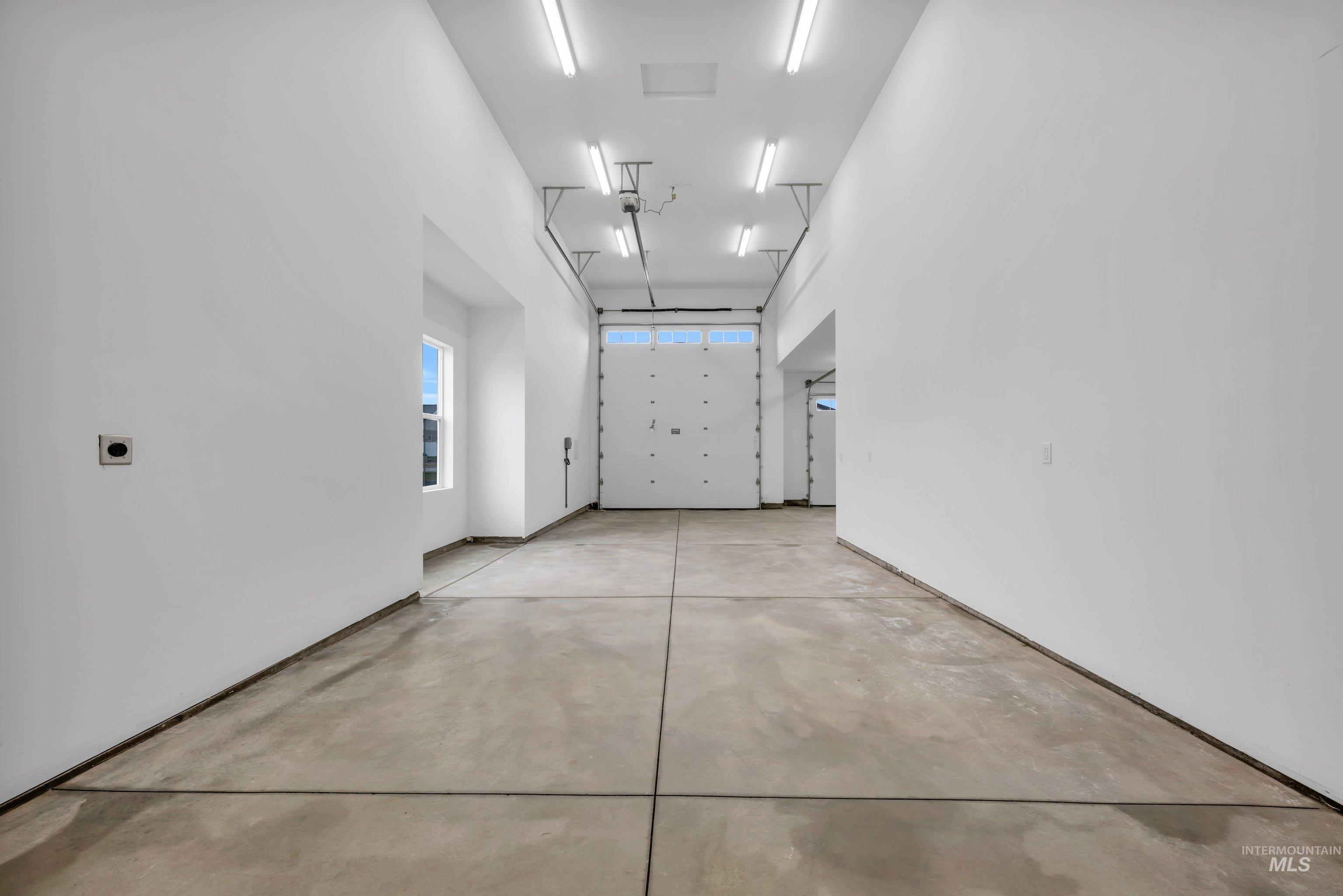 24871 Ardmore Court Caldwell, ID 83607 - Photo 31 of 44 View of garage