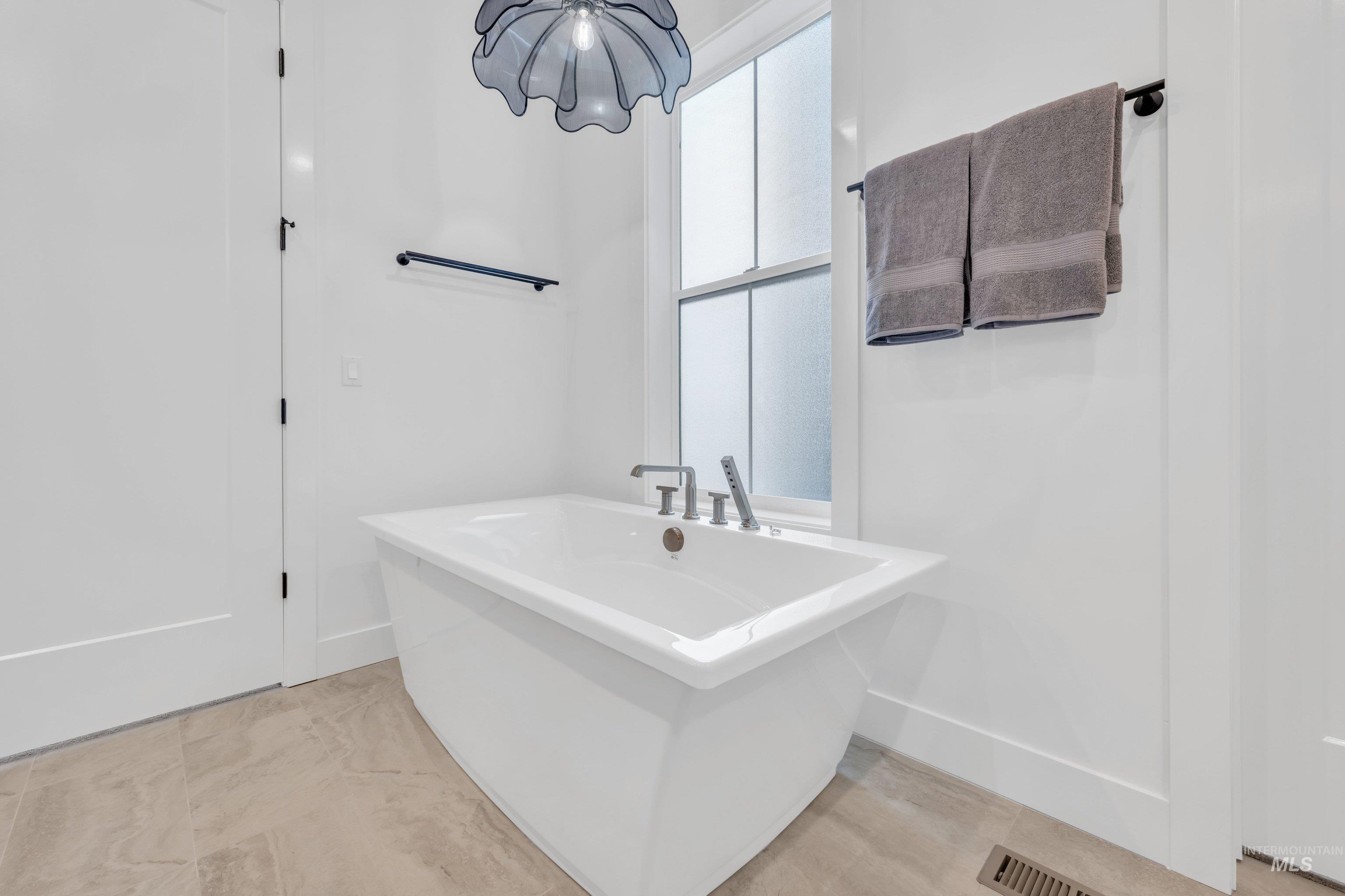 24871 Ardmore Court Caldwell, ID 83607 - Photo 40 of 44 Full bath with a soaking tub and baseboards