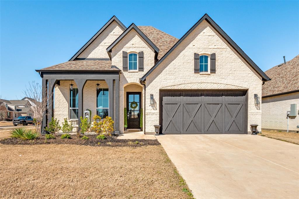 a view of a house with a outdoor space